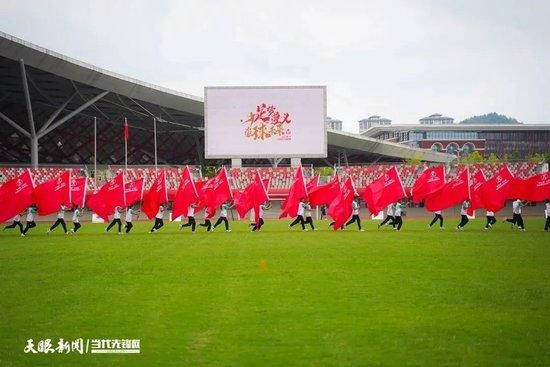 火车上，坦白身份的两人在危险又浪漫的眼神交锋间进行着最后的对峙，是爱意还是骗意？是谎言还是真心？在这场复仇反杀的较量，谁将成为猎人，谁又将最终会掉落到这场“爱情的陷阱”变成待捕的猎物？电影由麻赢心编剧并执导，双雪涛监制，周冬雨、章宇、张宥浩领衔主演，李梦、蔡祥宇主演，阿茂友情出演，正在全国热映中